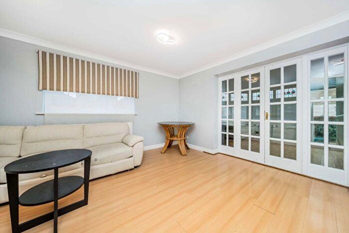 4 Bedroom Detached House To Rent In Balmoral Avenue, New Southgate, N11