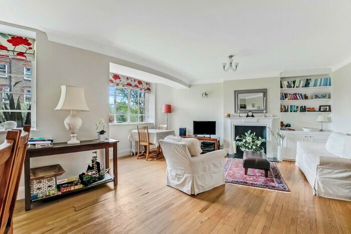 3 Bedroom Apartment For Sale In Cholmeley Park, Highgate Village, N6