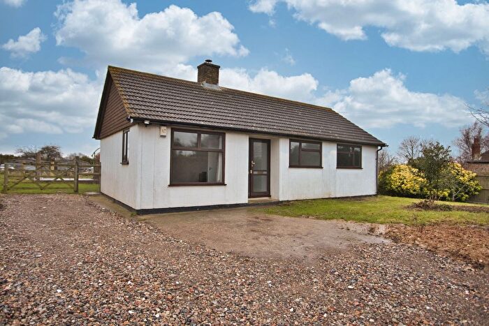 3 Bedroom Detached Bungalow To Rent In The Street, Finglesham, CT14