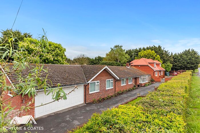 5 Bedroom Detached Bungalow For Sale In Epping Road, Nazeing, Waltham Abbey, EN9