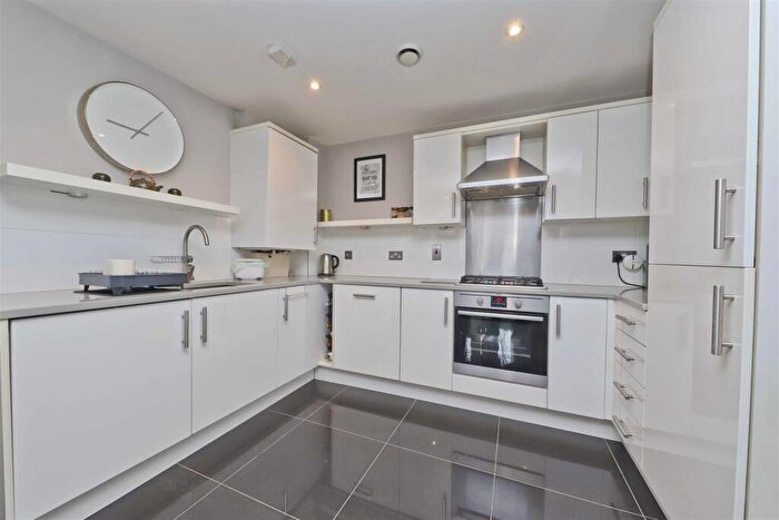 2 Bedroom Flat For Sale In Ellis Close, Ruislip, HA4
