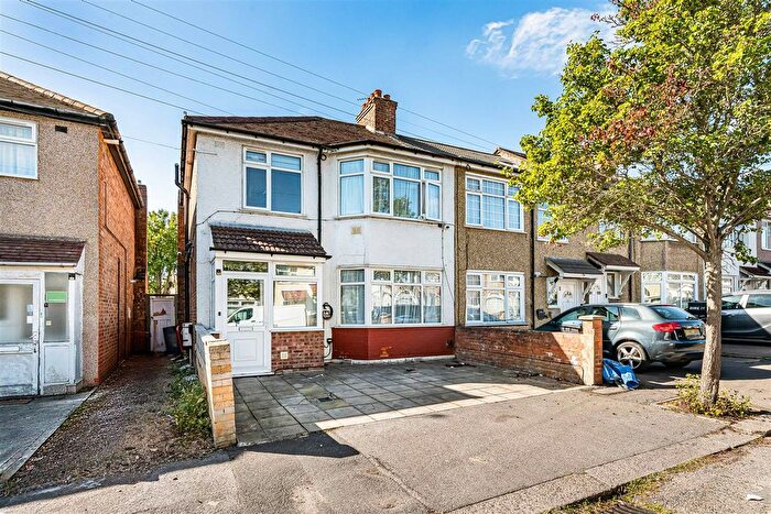 3 Bedroom End Of Terrace House For Sale In Greenbank Avenue, Wembley, HA0