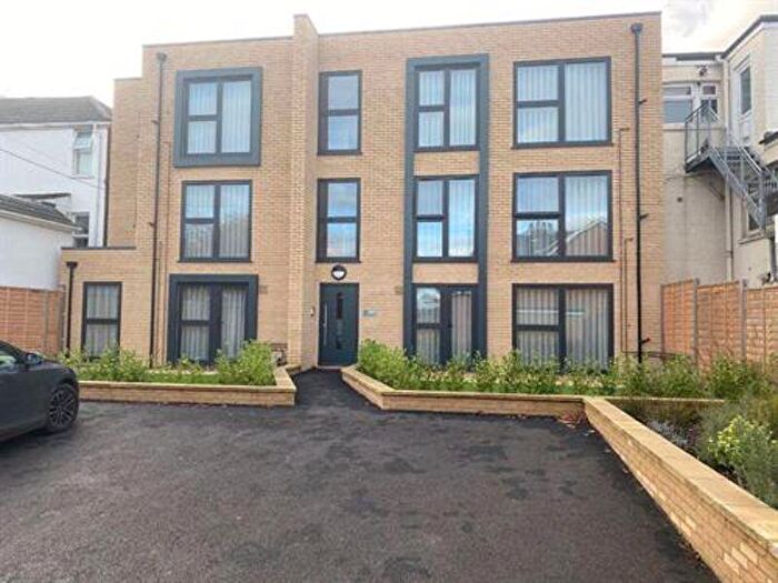 2 Bedroom Flat To Rent In Ashley Road, Parkstone, BH14