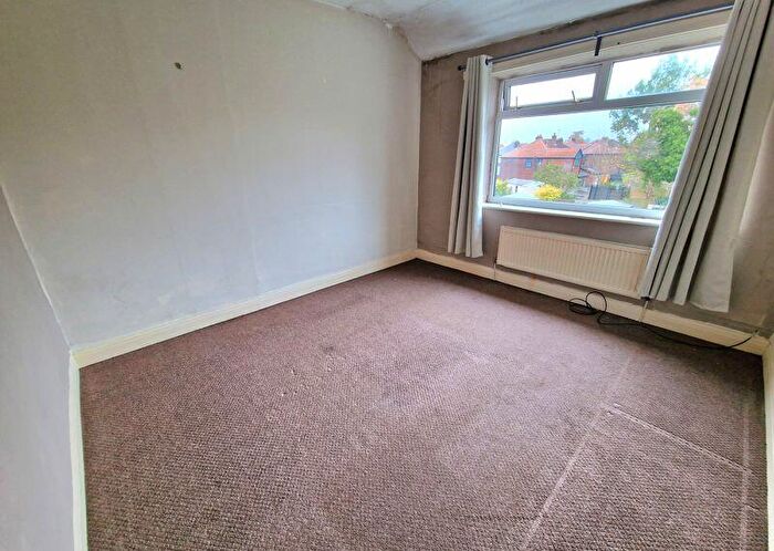 3 Bedroom Semi-Detached House For Sale In Windsor Road, Gee Cross, SK14