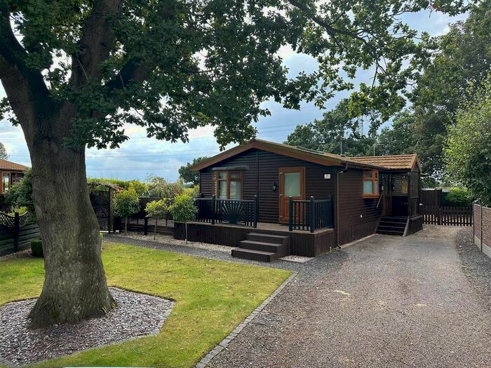 3 Bedroom Park Home For Sale In Hull Road, Wilberfoss, York, YO41