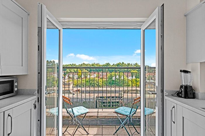 2 Bedroom Flat For Sale In Edgewater Place, Nightingale Court Edgewater Place, WA4 - Photo 3