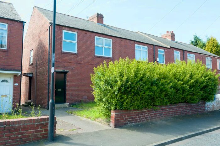 3 Bedroom Flat To Rent In Irthing Avenue, Newcastle Upon Tyne, NE6