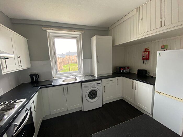 3 Bedroom Flat To Rent In Polepark Road, Dundee, DD1