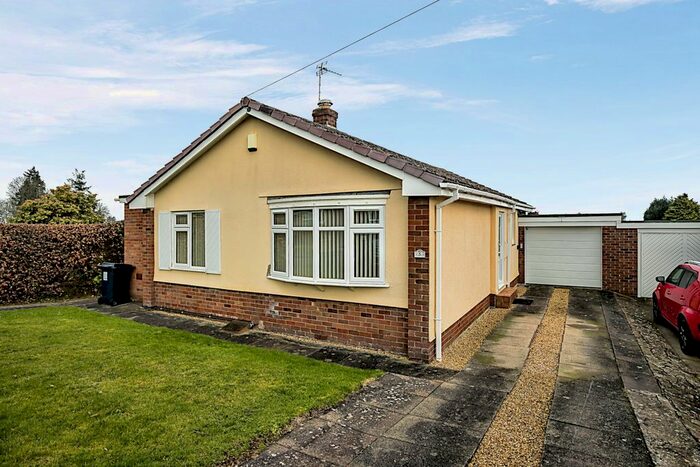 3 Bedroom Bungalow For Sale In Hampton Rise, Oswestry, Shropshire, SY11