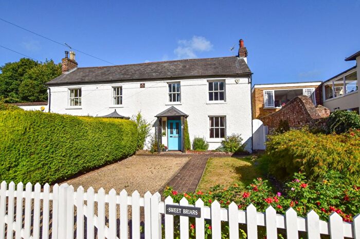 3 Bedroom Cottage For Sale In The Common, Chipperfield, WD4