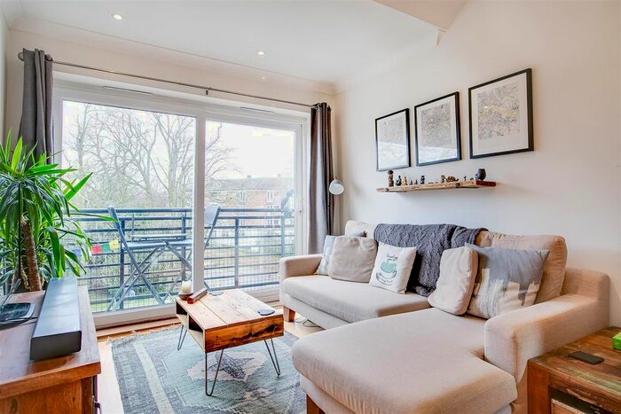 2 Bedroom Flat To Rent In Princes Way, London, SW19