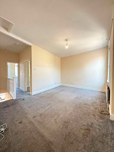 2 Bedroom Flat To Rent In Adelaide Road, Southall, UB2