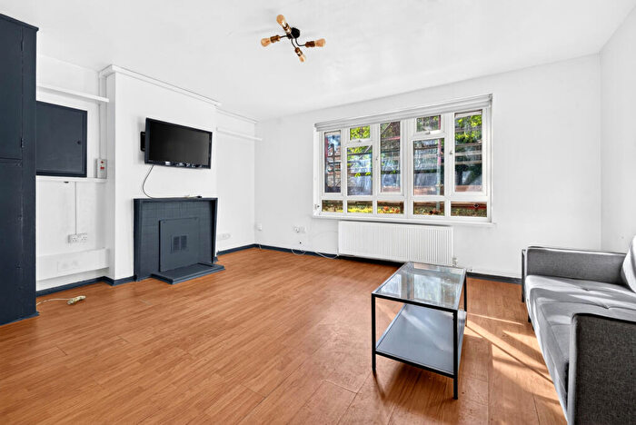Apartment To Rent In Kelvin Road, London, N5