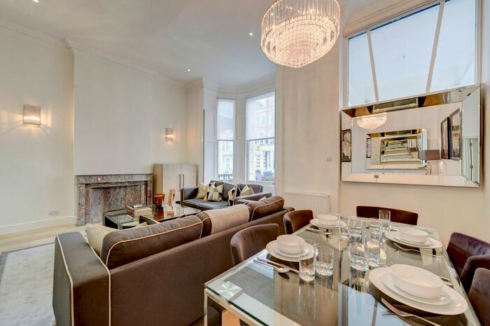 4 Bedroom Flat To Rent In Lexham Gardens, Kensington High Street, W8
