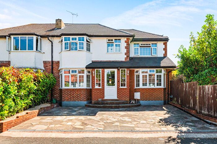4 Bedroom Semi-Detached House For Sale In Queenhill Road, South Croydon, CR2