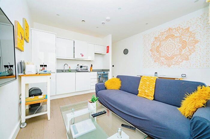 1 Bedroom Apartment For Sale In Grosvenor Road, St. Albans, AL1