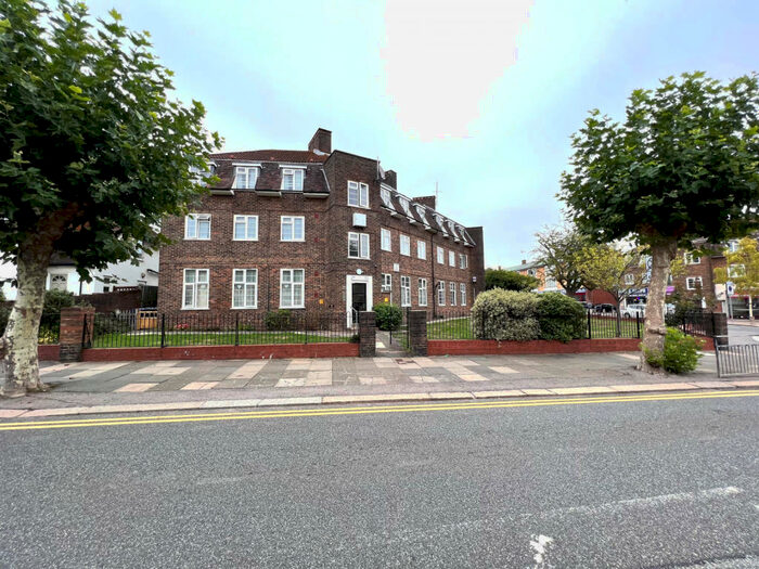 2 Bedroom Flat To Rent In Chesterfield Flats, Barnet, EN5