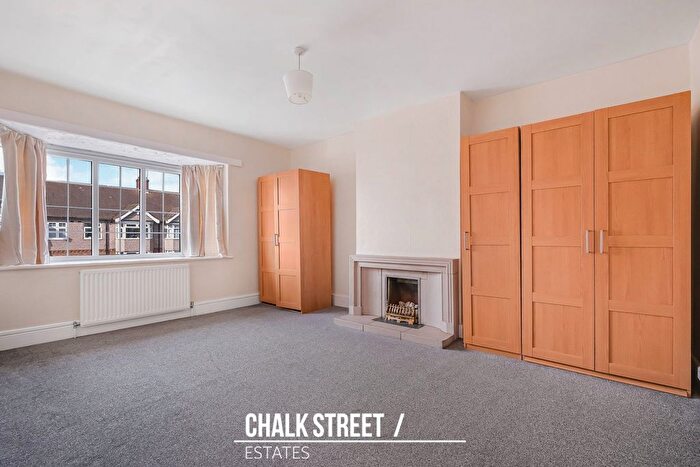 1 Bedroom Maisonette For Sale In Station Lane, Hornchurch, RM12