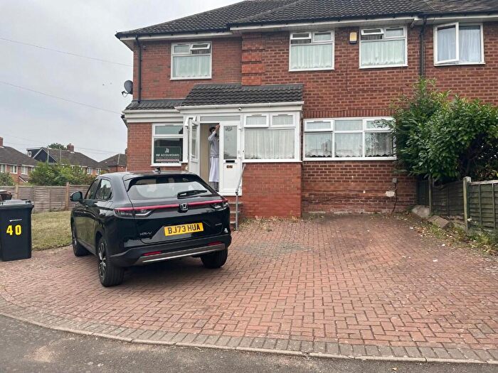 5 Bedroom Semi-Detached House For Sale In Silverton Crescent, Birmingham, B13