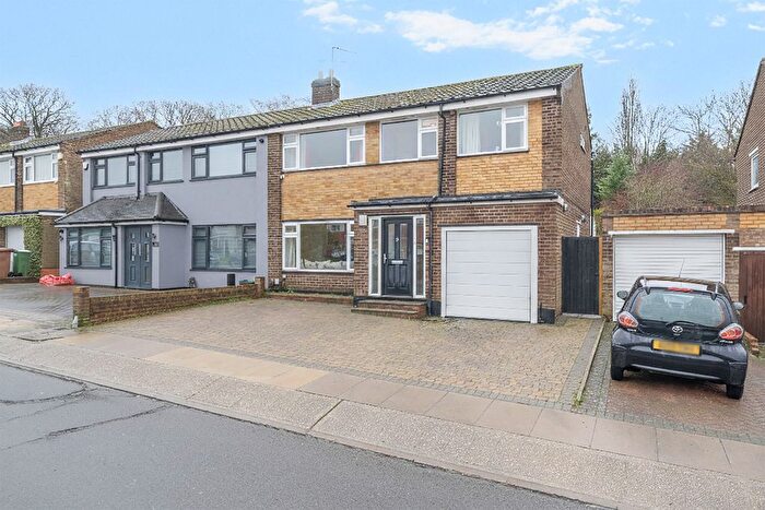 4 Bedroom Semi Detached House For Sale In Tyron Way, Sidcup, DA14