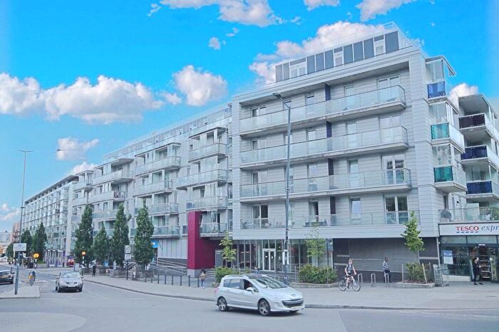 2 Bedroom Flat To Rent In Flat Quadrant Court, Empire Way, Wembley, HA9