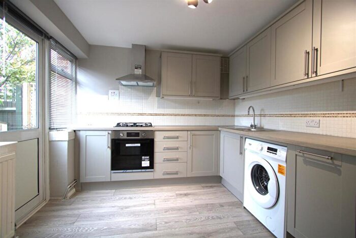 2 Bedroom Maisonette To Rent In Montem Road, New Malden, KT3