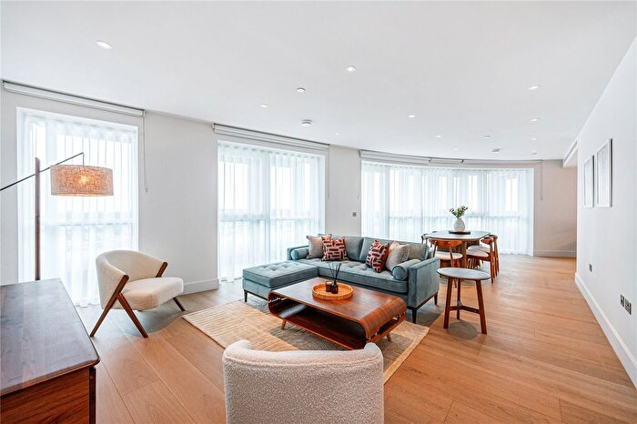 3 Bedroom Flat To Rent In Cassini Apartments, Cascade Way, White City, London, W12