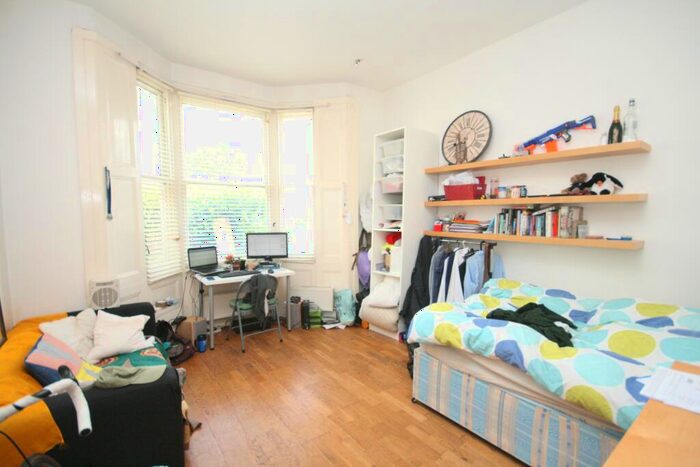 3 Bedroom Flat To Rent In Huddleston Road, Holloway, N7