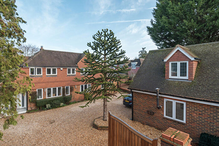 4 Bedroom Detached House For Sale In Reading Road South, Fleet, GU52