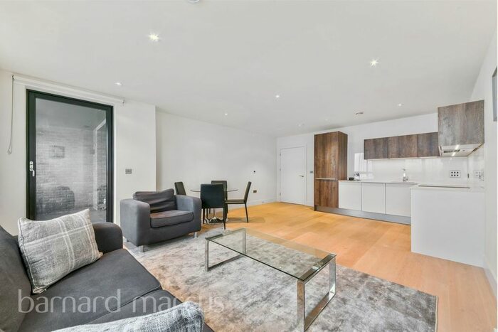 2 Bedroom Flat To Rent In St. Josephs Street, London, SW8