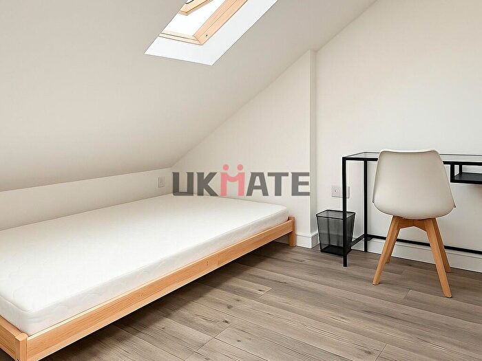 1 Bedroom Flat To Rent In Station Road, Kingston, KT2