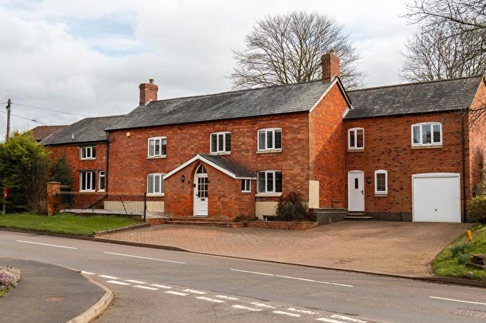 5 Bedroom Farm House For Sale In East Street, Long Buckby, NN6