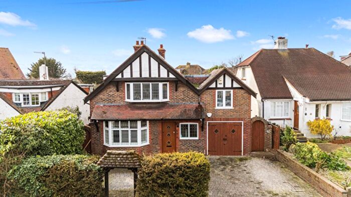 4 Bedroom Detached House For Sale In Benfield Way, Portslade, BN41