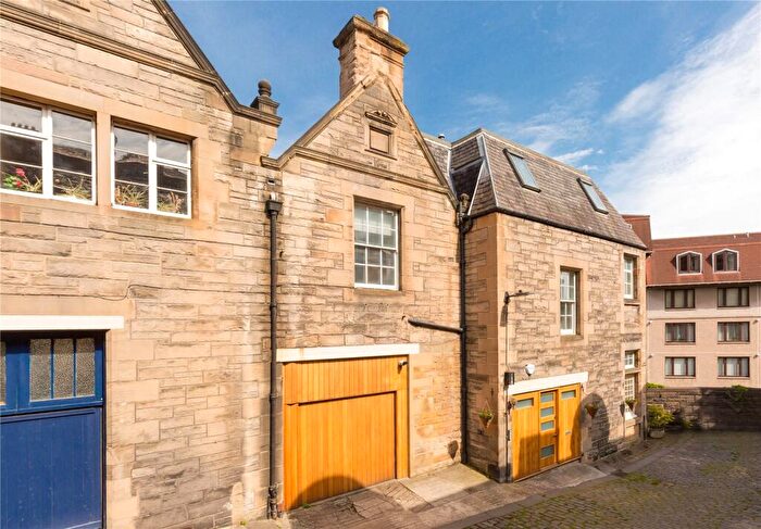 4 Bedroom Mews To Rent In Rothesay Mews, Edinburgh, EH3
