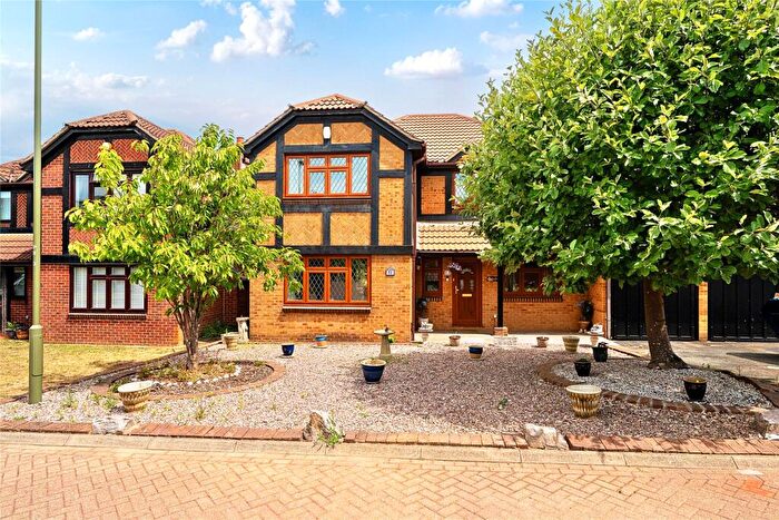 4 Bedroom Detached House For Sale In Phoenix Close, West Wickham, Kent, BR4