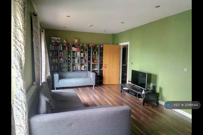 3 Bedroom Flat To Rent In Bournebrook Grove, Romford, RM7