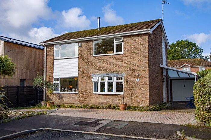 3 Bedroom Detached House For Sale In Rowan Close, Penarth, CF64