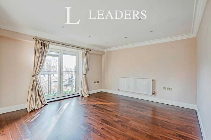 2 Bedroom Apartment To Rent In Kings Gate, Horsham, RH12