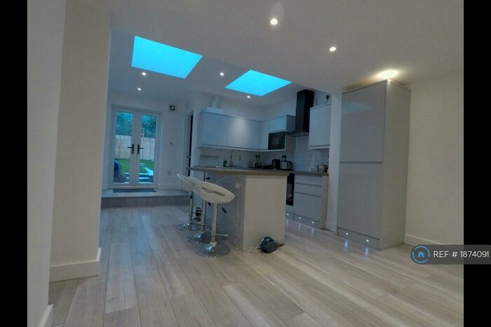 2 Bedroom Terraced House To Rent In Homesdale Road, Bromley, BR1