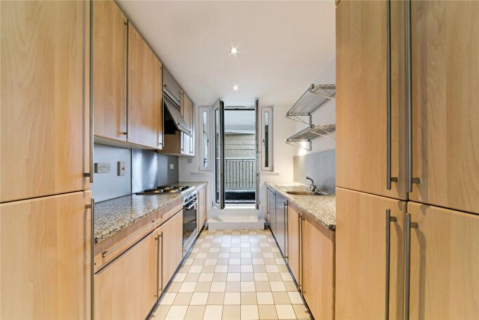 2 Bedroom Apartment To Rent In Dundee Wharf, Three Colt Street, London, E14