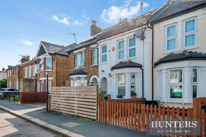 5 Bedroom Terraced House For Sale In Inwood Road, Hounslow, TW3