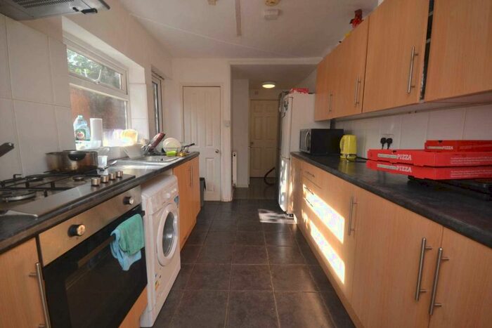 5 Bedroom Terraced House To Rent In Donnington Gardens, Reading, RG1