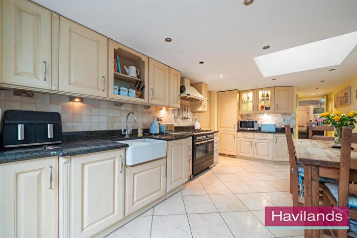 2 Bedroom Terraced House For Sale In Avenue Road, London, N14