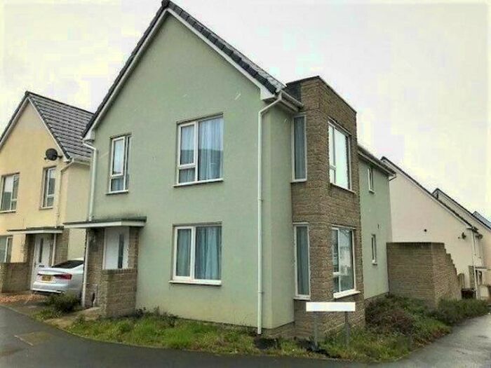 4 Bedroom Detached House To Rent In Yellowmead Road, Plymouth, PL2