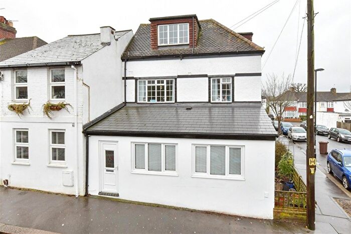 1 Bedroom Maisonette For Sale In Spring Park Road, Shirley, Croydon, Surrey, CR0