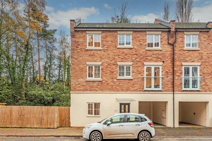 3 Bedroom Town House To Rent In Mill Street, Kidderminster, DY11