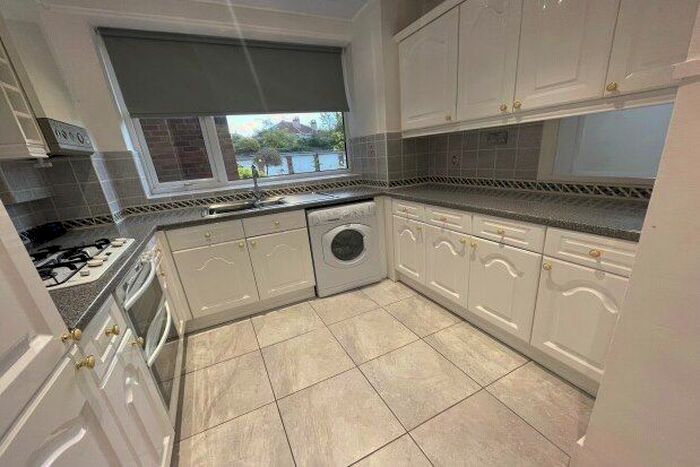 2 Bedroom Flat To Rent In Cromptons Court, Liverpool, L18