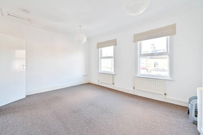 1 Bedroom Flat To Rent In Darrell Road, East Dulwich, London, SE22