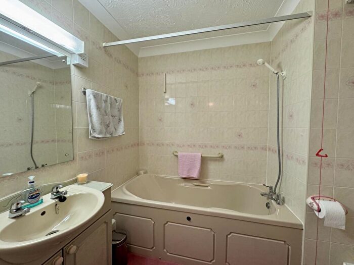 2 Bedroom Apartment For Sale In Station Road, Thorpe Bay, Essex, SS1