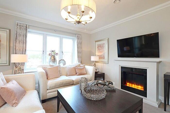2 Bedroom Apartment For Sale In Shilton Road, Burford, OX18